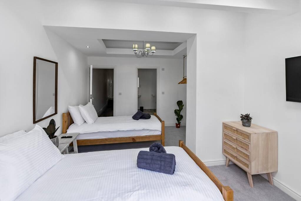 Newly Refurbed, Central Apartment With Free Parking And Hot Tub ลิธึม เซนต์ แอนน์ส ภายนอก รูปภาพ