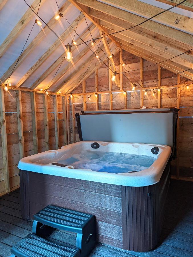 Newly Refurbed, Central Apartment With Free Parking And Hot Tub ลิธึม เซนต์ แอนน์ส ภายนอก รูปภาพ