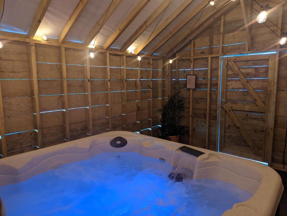 Newly Refurbed, Central Apartment With Free Parking And Hot Tub ลิธึม เซนต์ แอนน์ส ภายนอก รูปภาพ